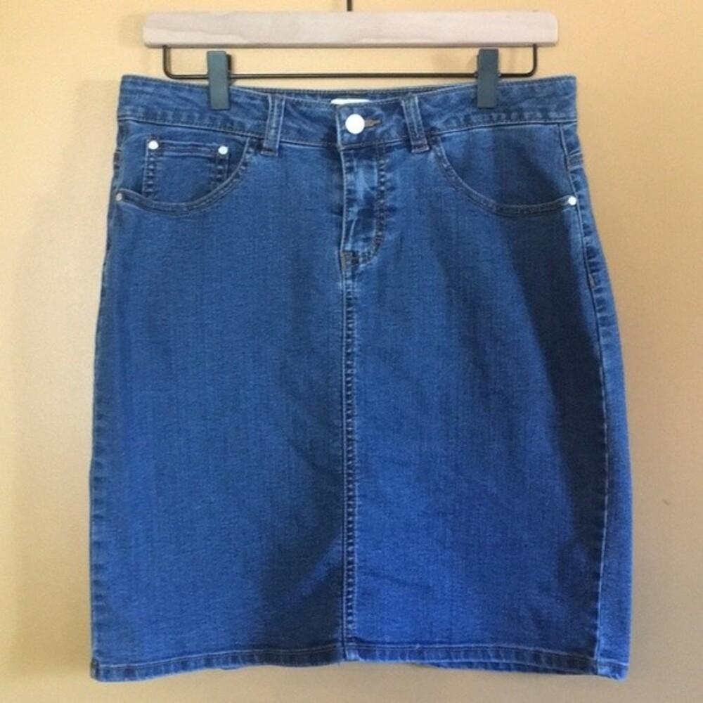 Jaclyn Smith blue jean skirt size 6